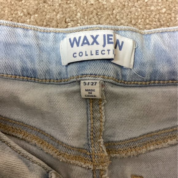 Two light blue jeans one is a bit baggy jeans - Picture 4 of 7